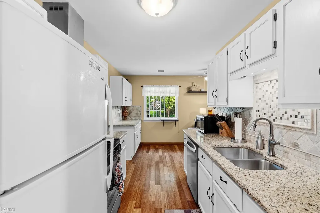 30068 Astor Street Farmington Hills City MI 48334