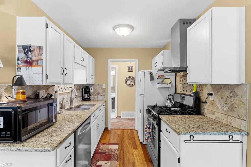 30068 Astor Street Farmington Hills City MI 48334