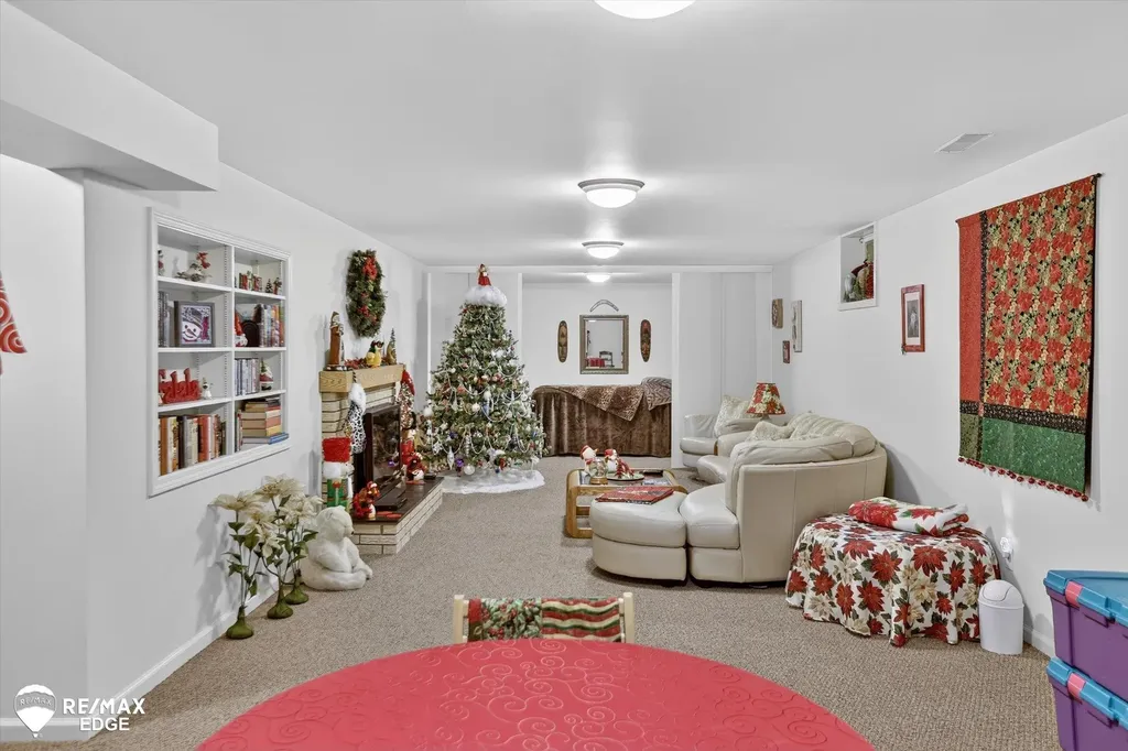 2210 N Sycamore Drive Burton City MI 48509