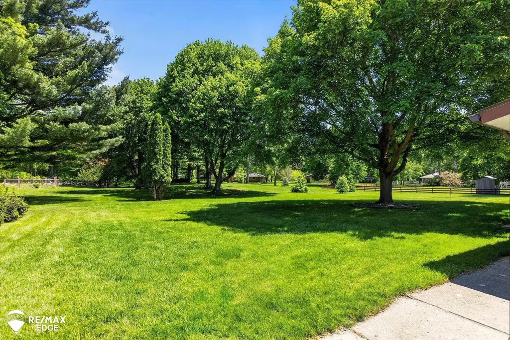 2210 N Sycamore Drive Burton City MI 48509