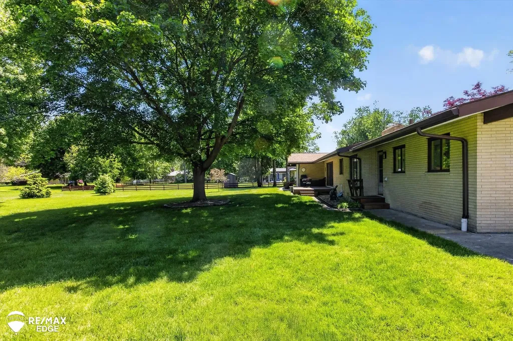2210 N Sycamore Drive Burton City MI 48509