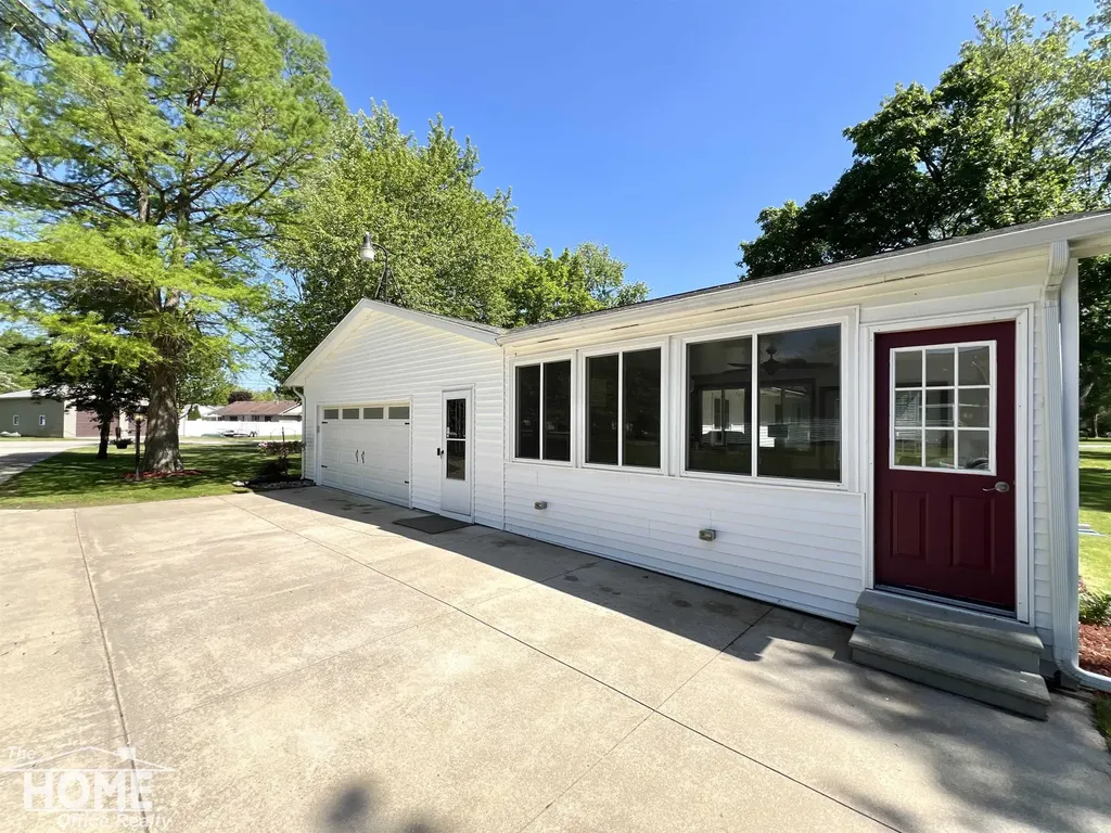 1029 Center Street Owosso City MI 48867