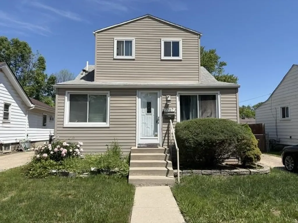 7067 Chalmers Ave Avenue Warren City MI 48091