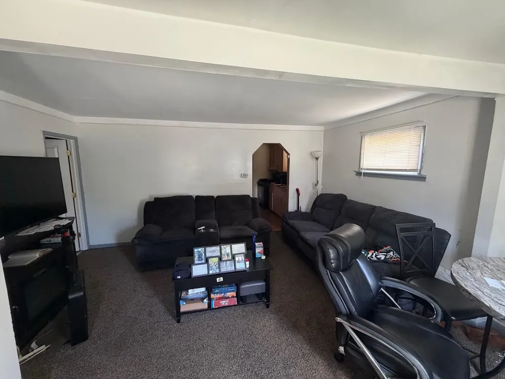 7067 Chalmers Ave Avenue Warren City MI 48091