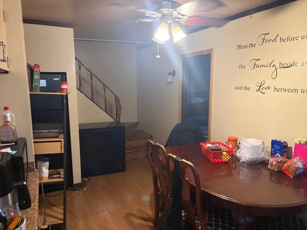 7067 Chalmers Ave Avenue Warren City MI 48091