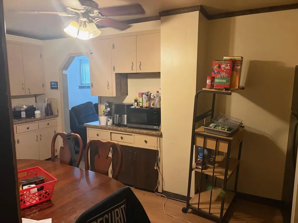 7067 Chalmers Ave Avenue Warren City MI 48091