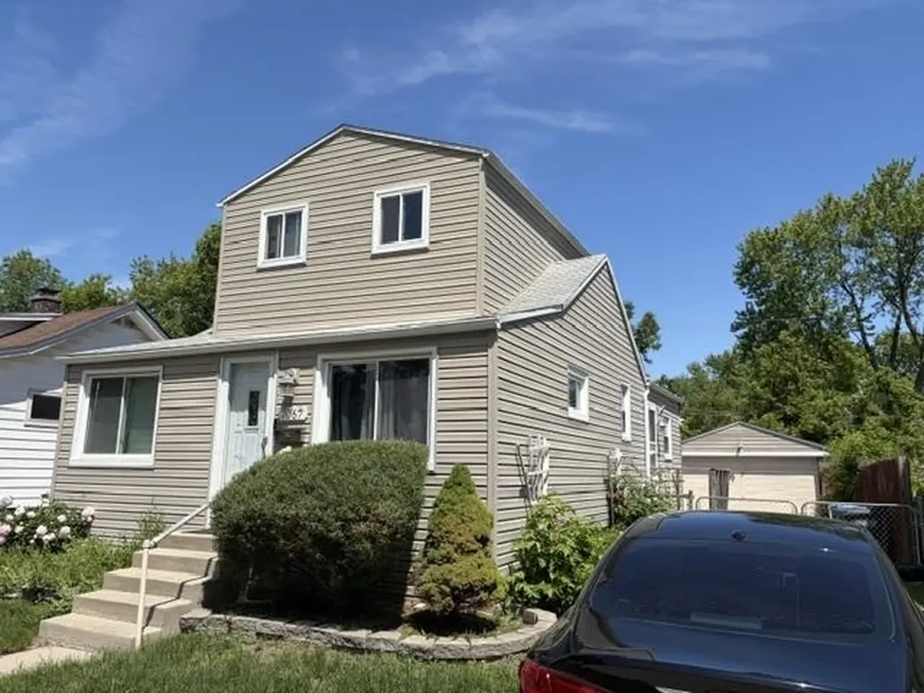 7067 Chalmers Ave Avenue Warren City MI 48091