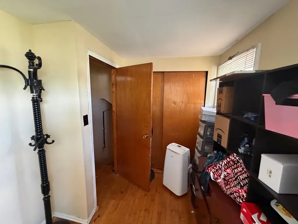7067 Chalmers Ave Avenue Warren City MI 48091