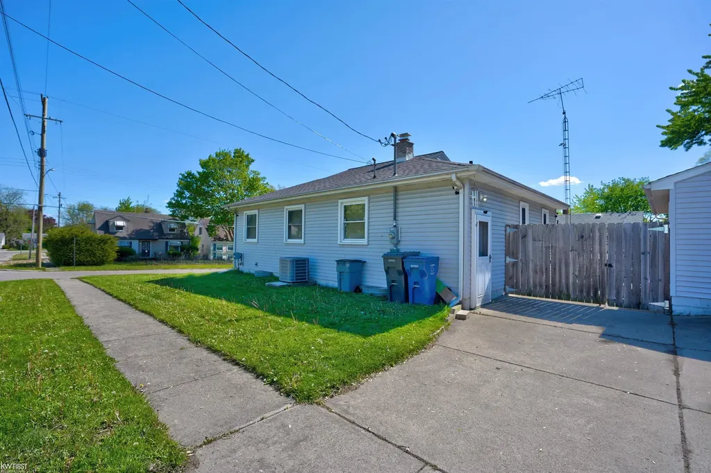 3102 Yale Street Flint City MI 48503
