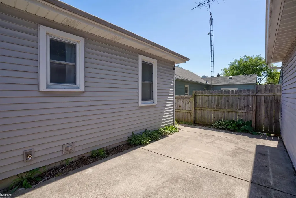 3102 Yale Street Flint City MI 48503