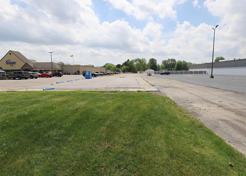 1524 E Pierson Road Flushing City MI 48433