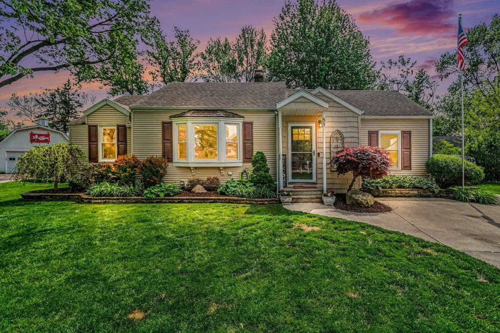 88 Hill Circle Drive Waterford Charter Township MI 48328