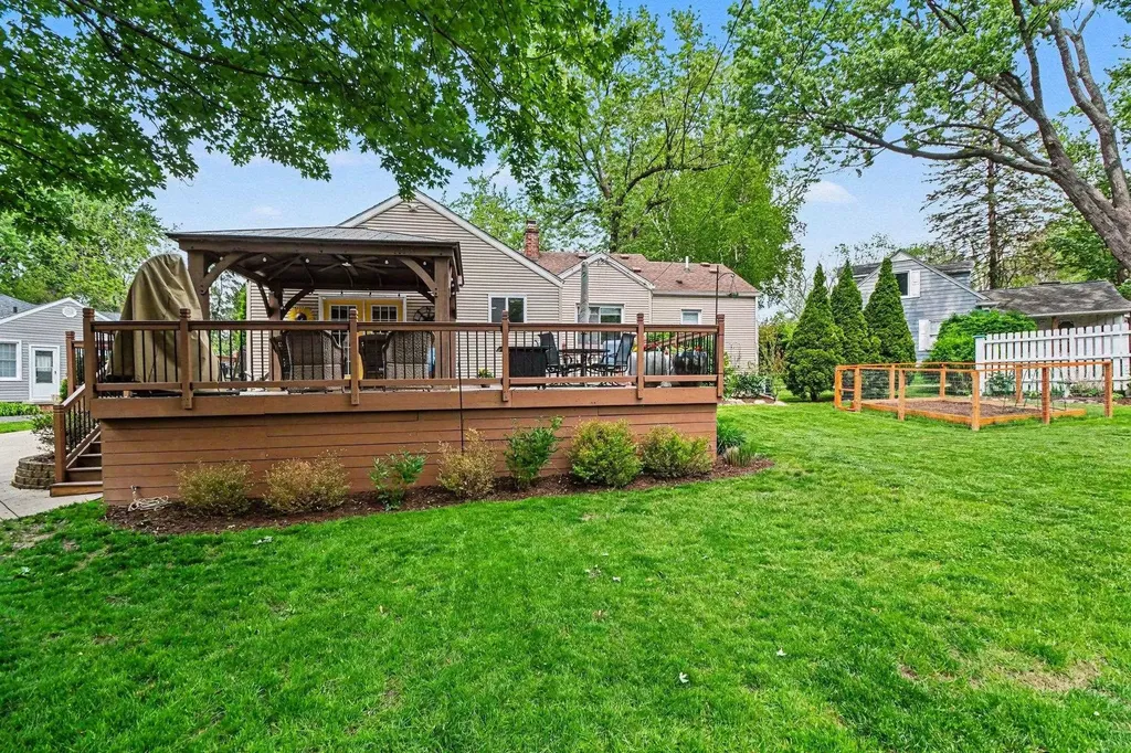 88 Hill Circle Drive Waterford Charter Township MI 48328