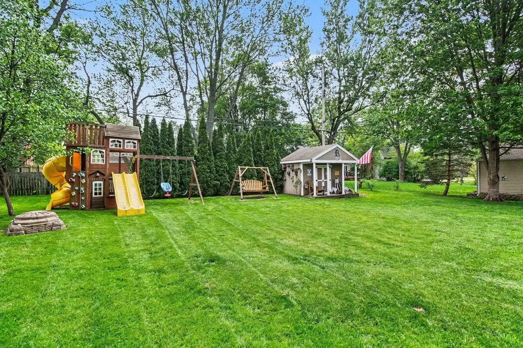 88 Hill Circle Drive Waterford Charter Township MI 48328
