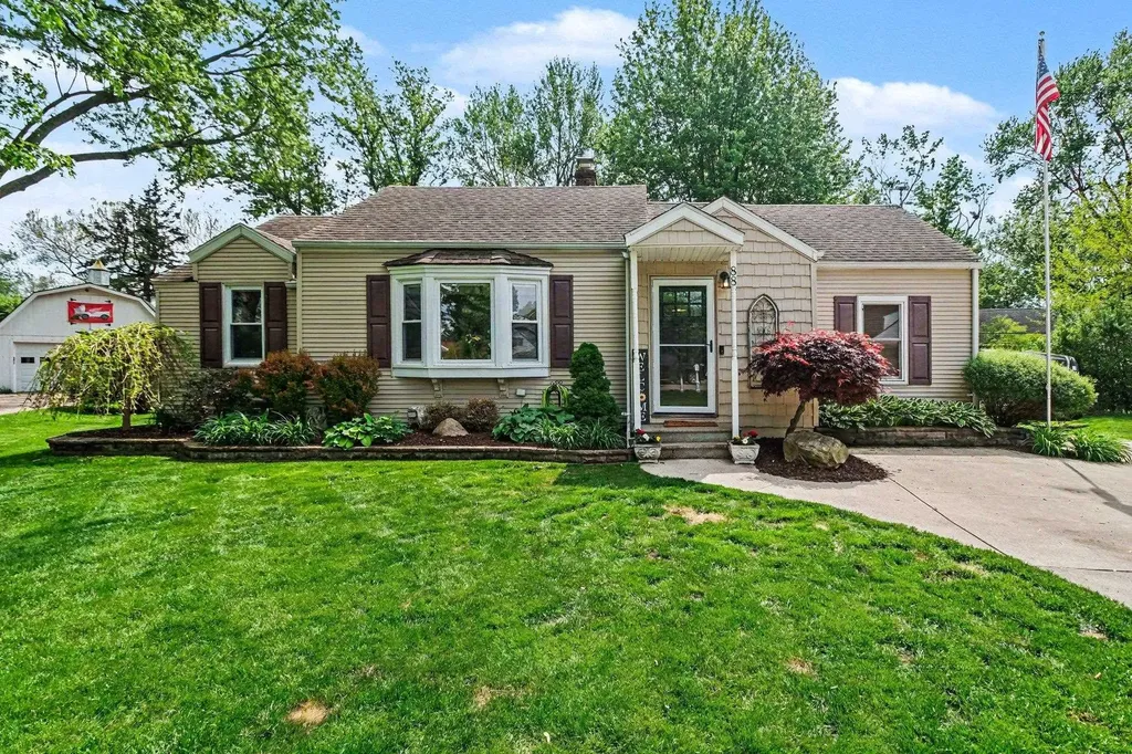 88 Hill Circle Drive Waterford Charter Township MI 48328