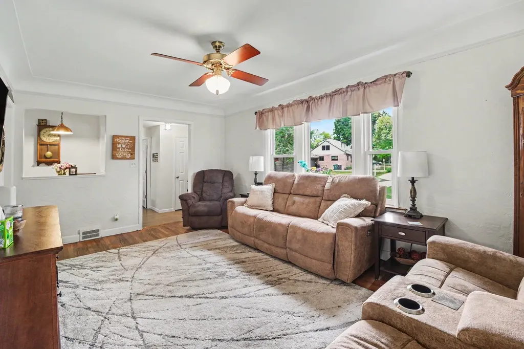 88 Hill Circle Drive Waterford Charter Township MI 48328