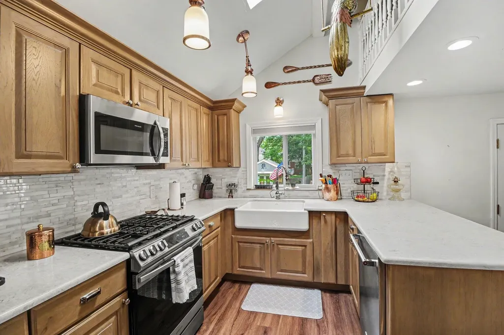 88 Hill Circle Drive Waterford Charter Township MI 48328