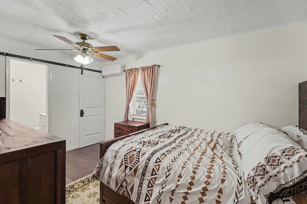 88 Hill Circle Drive Waterford Charter Township MI 48328