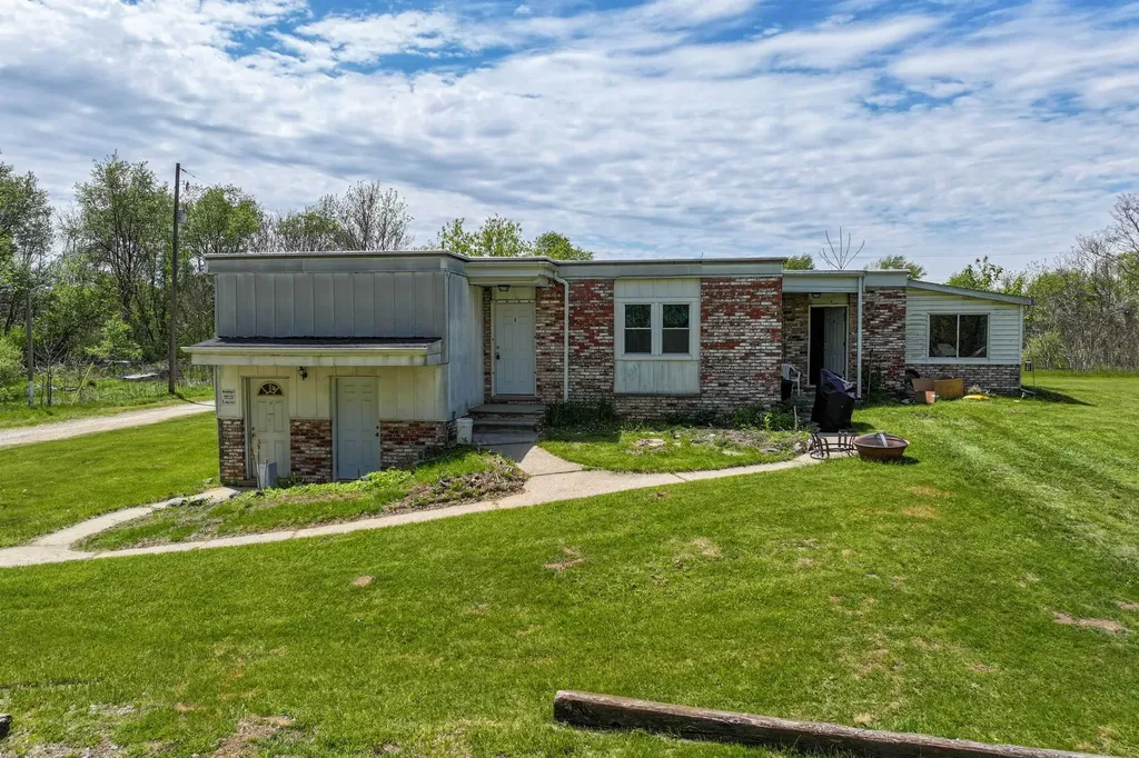 10149 Corunna #1 Road Clayton Charter Township MI 48473