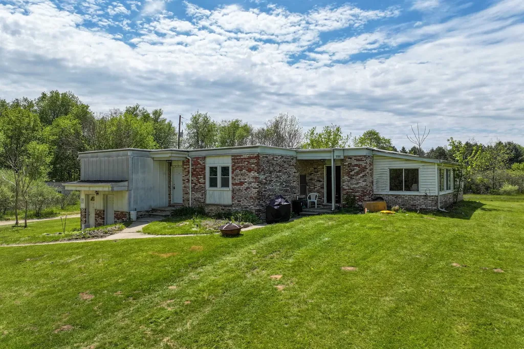 10149 Corunna #1 Road Clayton Charter Township MI 48473