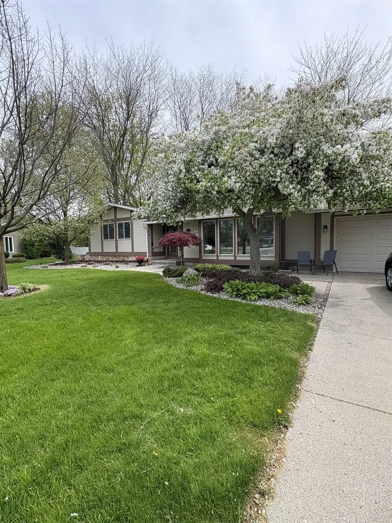 1 Wiltse Court Saginaw Charter Township MI 48603