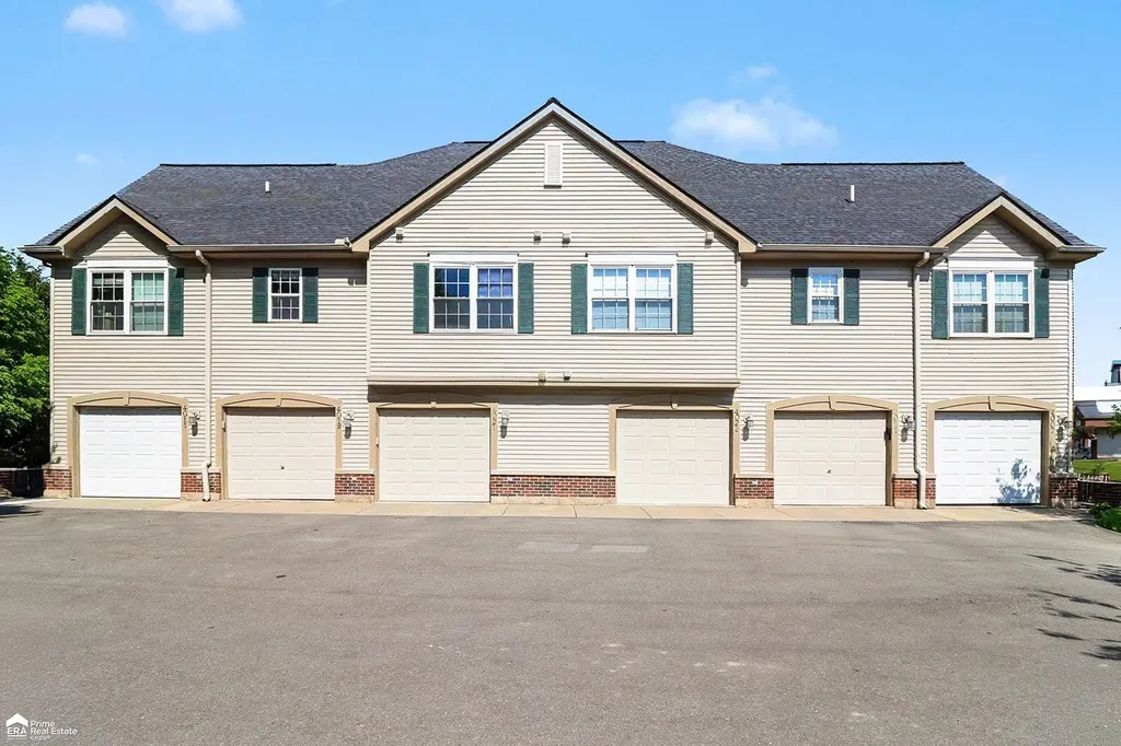 4011 Hampton Ridge Boulevard Genoa Township MI 48843