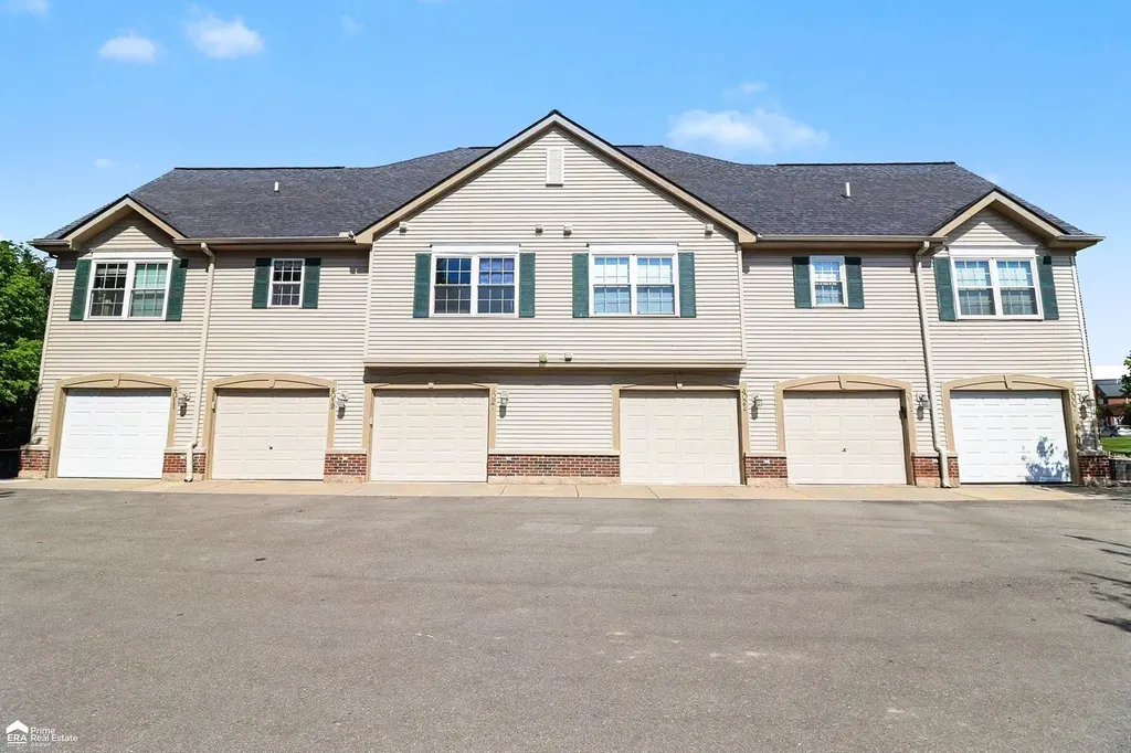 4011 Hampton Ridge Boulevard Genoa Township MI 48843