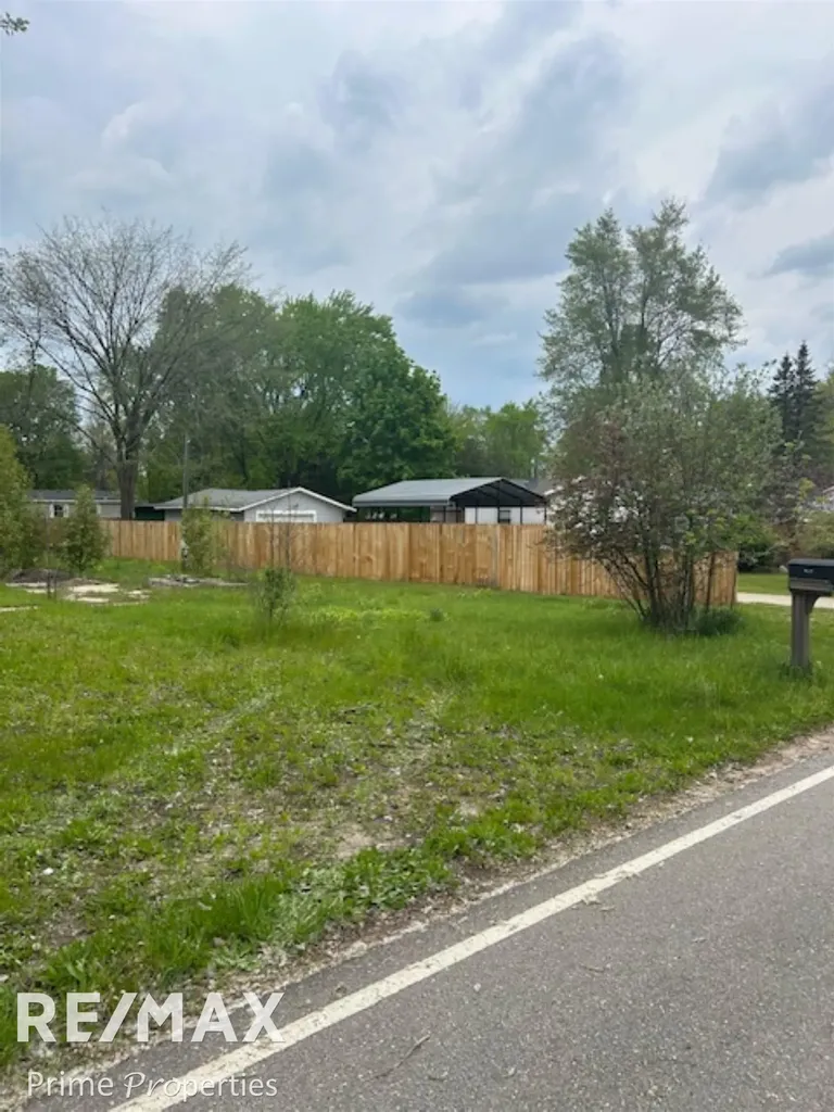 418 Locust Street Howard City Village MI 49329