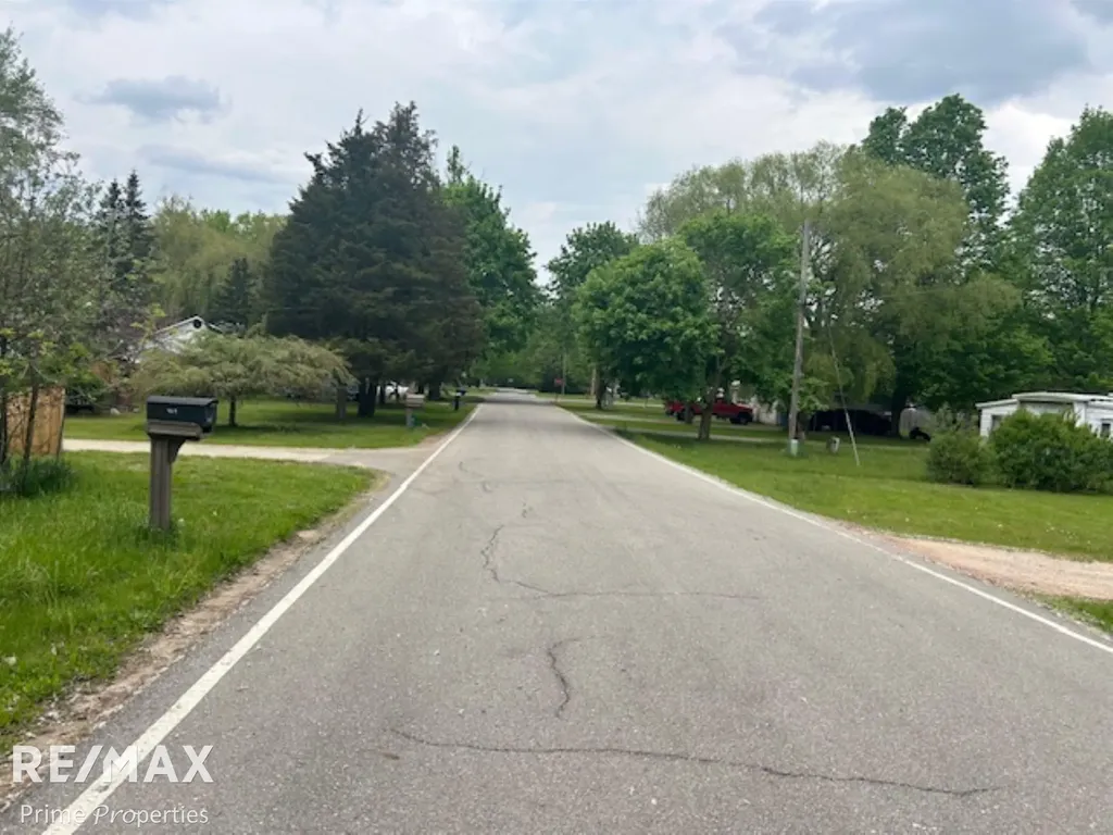 418 Locust Street Howard City Village MI 49329
