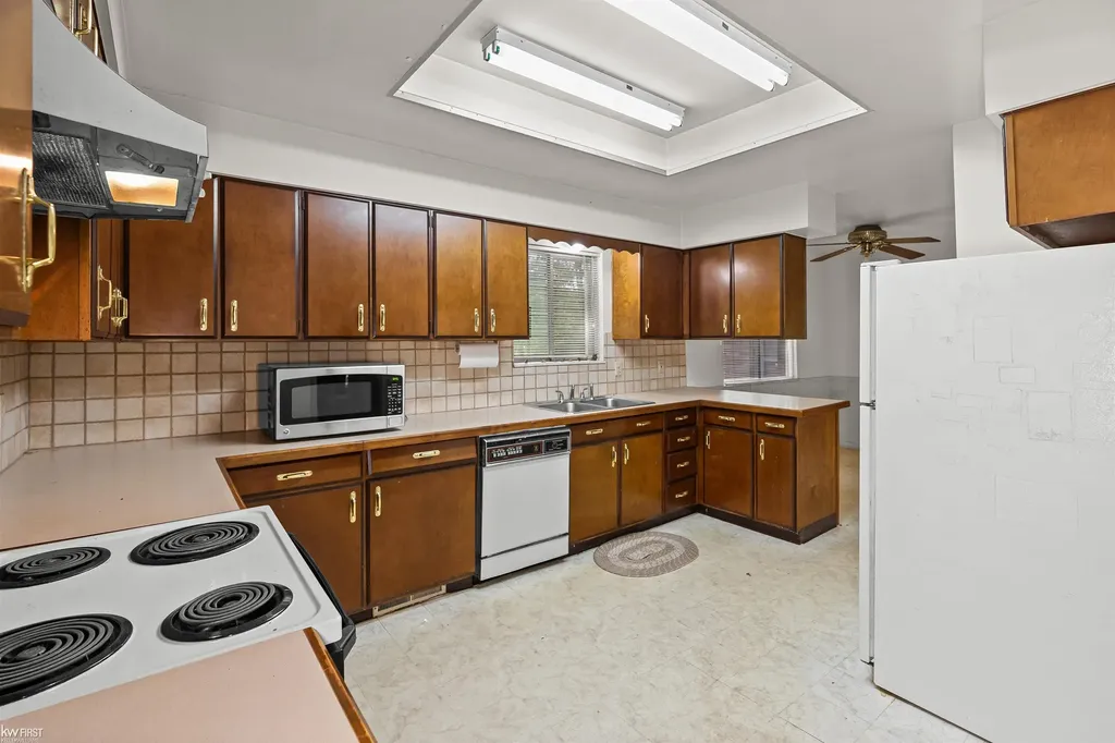 5531 Sugar Bush Lane Flint Charter Township MI 48532