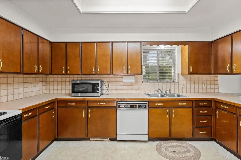5531 Sugar Bush Lane Flint Charter Township MI 48532