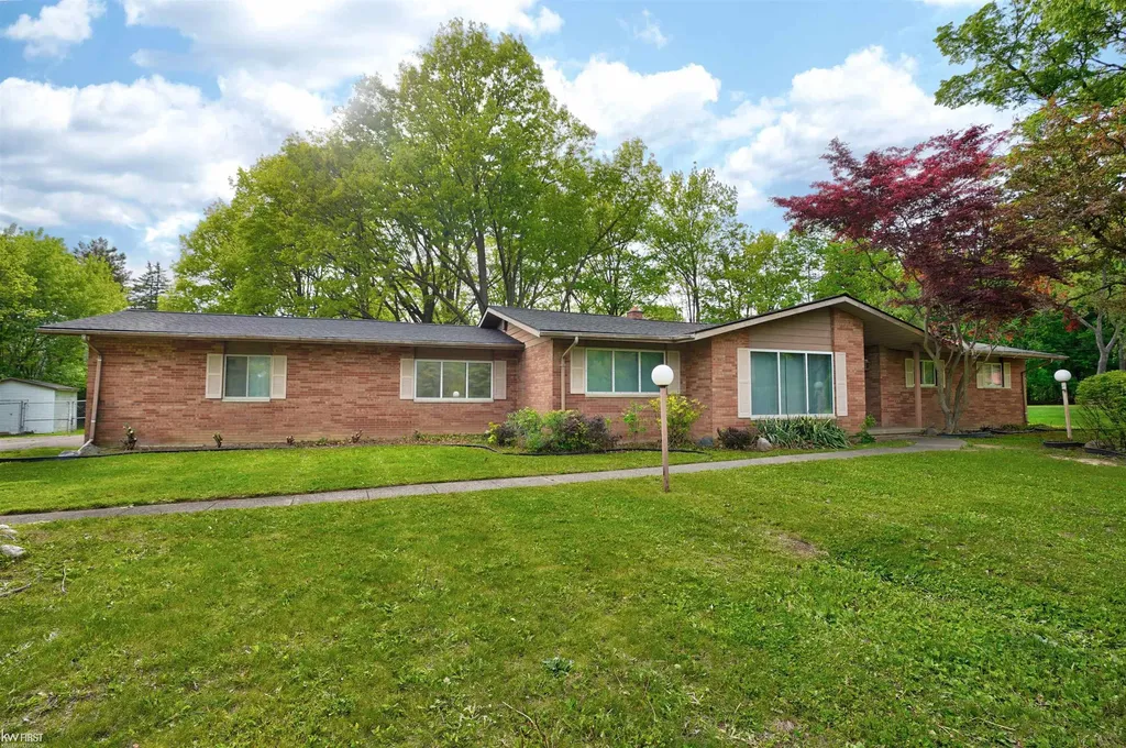 5531 Sugar Bush Lane Flint Charter Township MI 48532