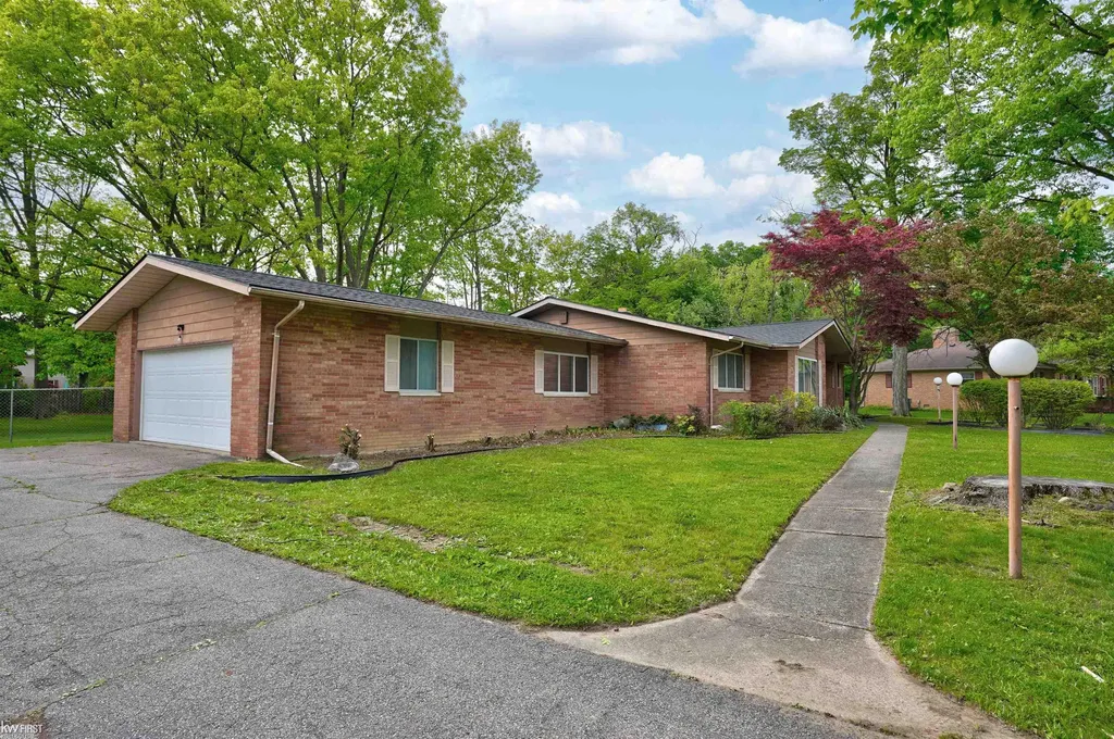 5531 Sugar Bush Lane Flint Charter Township MI 48532
