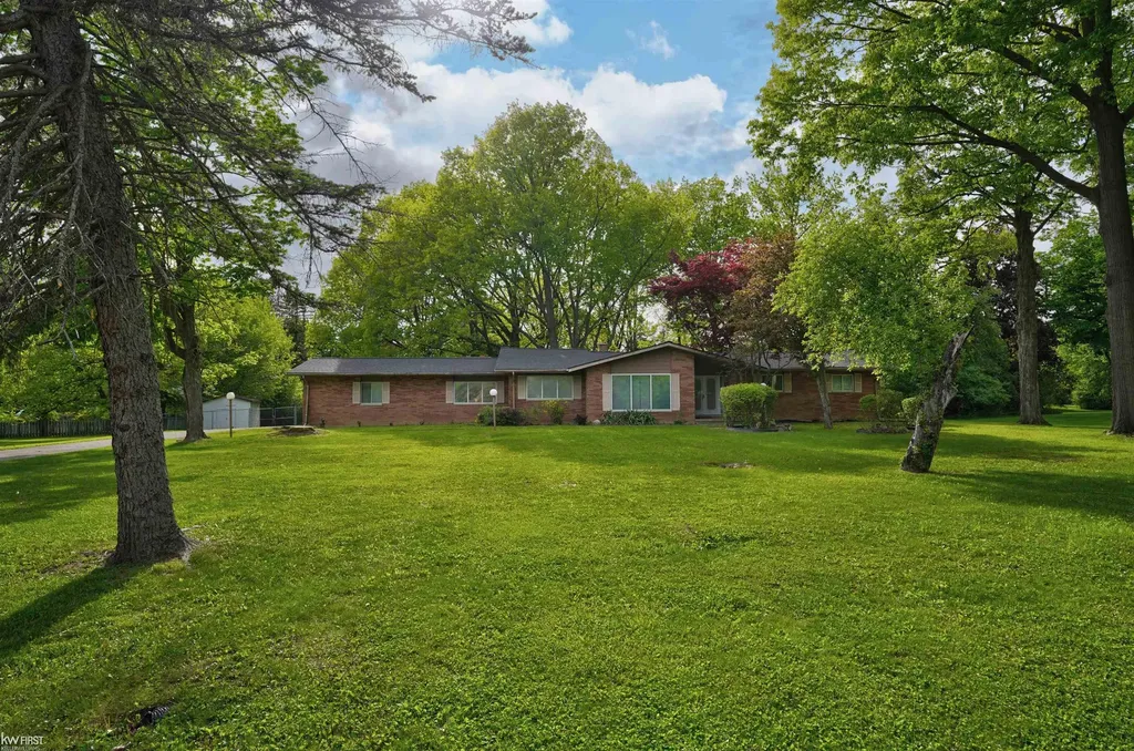 5531 Sugar Bush Lane Flint Charter Township MI 48532