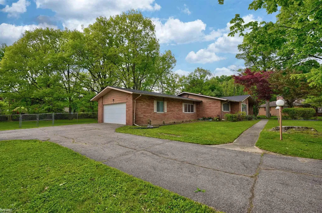 5531 Sugar Bush Lane Flint Charter Township MI 48532