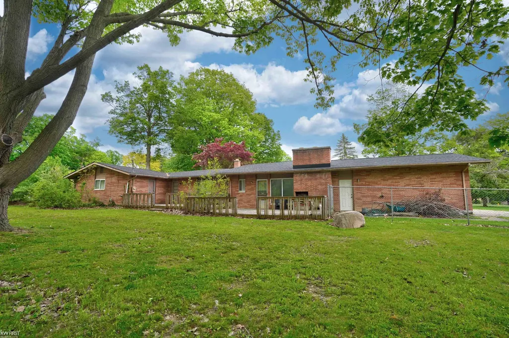 5531 Sugar Bush Lane Flint Charter Township MI 48532