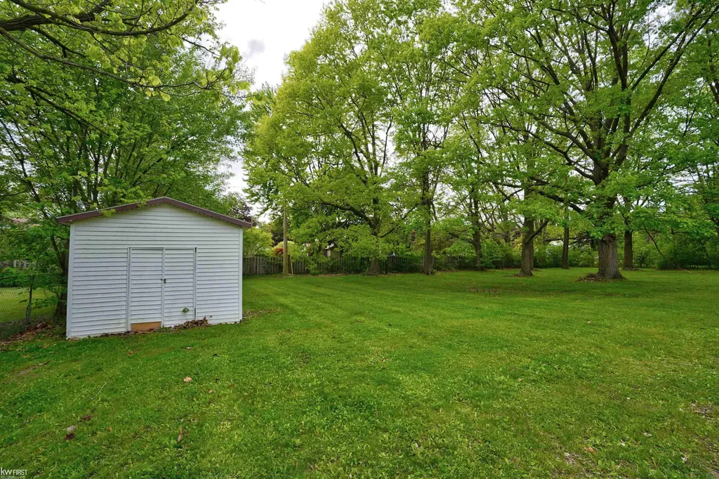 5531 Sugar Bush Lane Flint Charter Township MI 48532