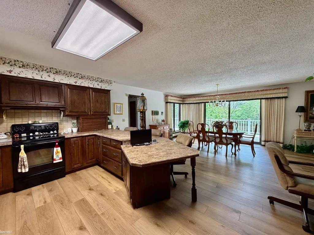7432 River Road Flushing Charter Township MI 48433