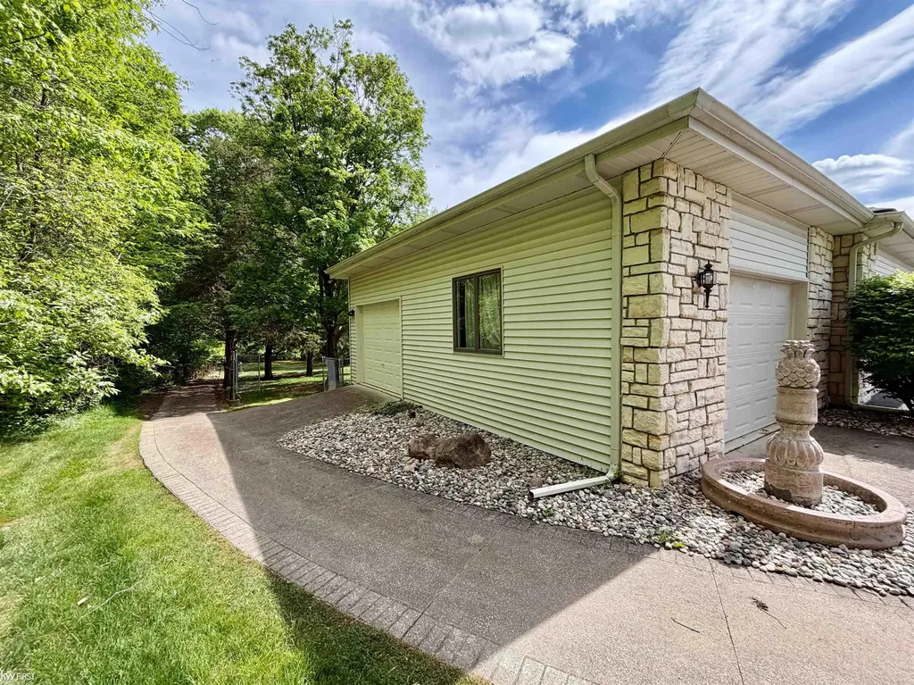 7432 River Road Flushing Charter Township MI 48433