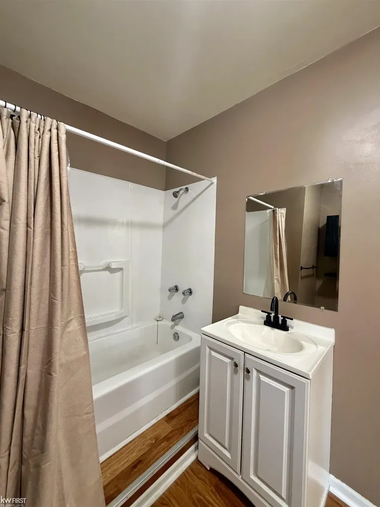 1217 Rawlins Street Port Huron City MI 48060