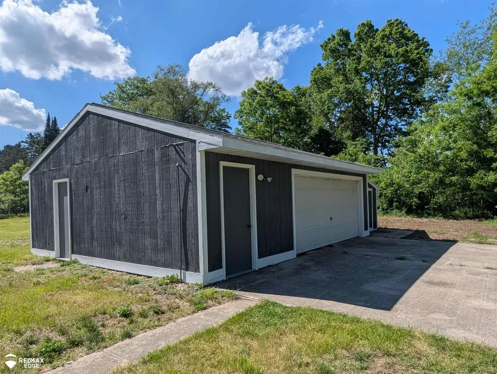 9408 Mcafee Road Montrose Charter Township MI 48457