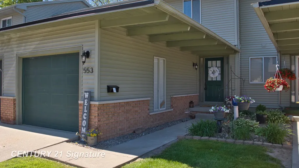 553 Oakbrook Circle Flushing City MI 48433