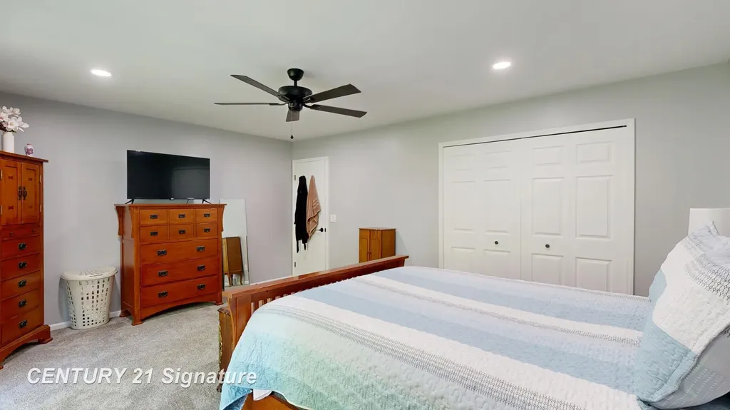 553 Oakbrook Circle Flushing City MI 48433