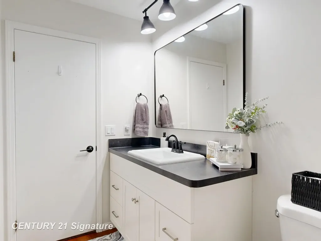 553 Oakbrook Circle Flushing City MI 48433