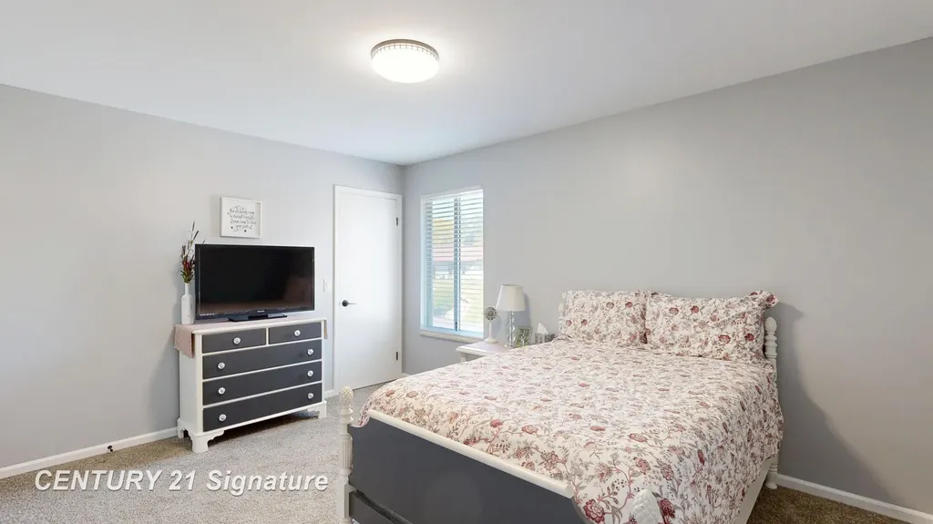 553 Oakbrook Circle Flushing City MI 48433