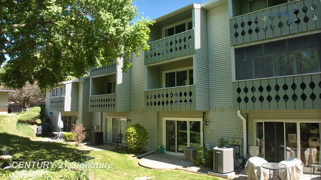 553 Oakbrook Circle Flushing City MI 48433