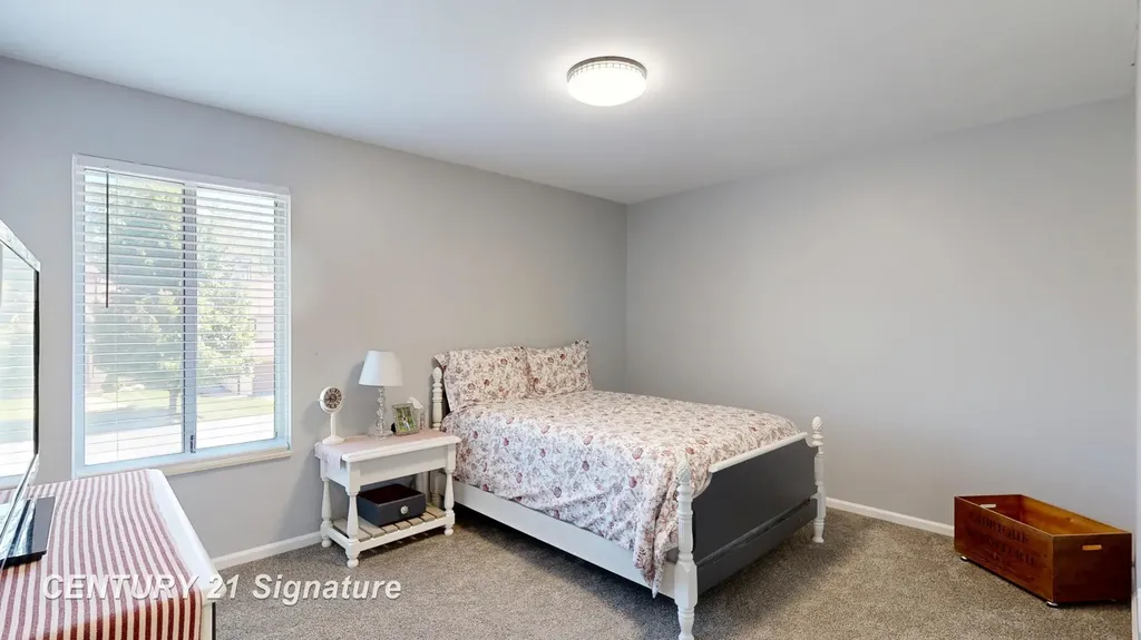 553 Oakbrook Circle Flushing City MI 48433