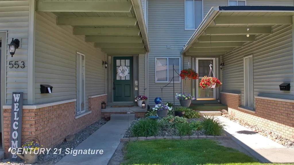 553 Oakbrook Circle Flushing City MI 48433