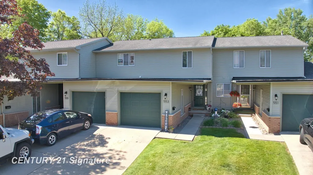 553 Oakbrook Circle Flushing City MI 48433