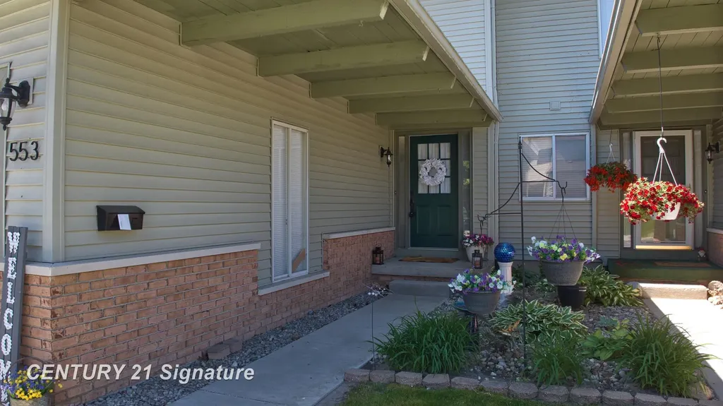 553 Oakbrook Circle Flushing City MI 48433